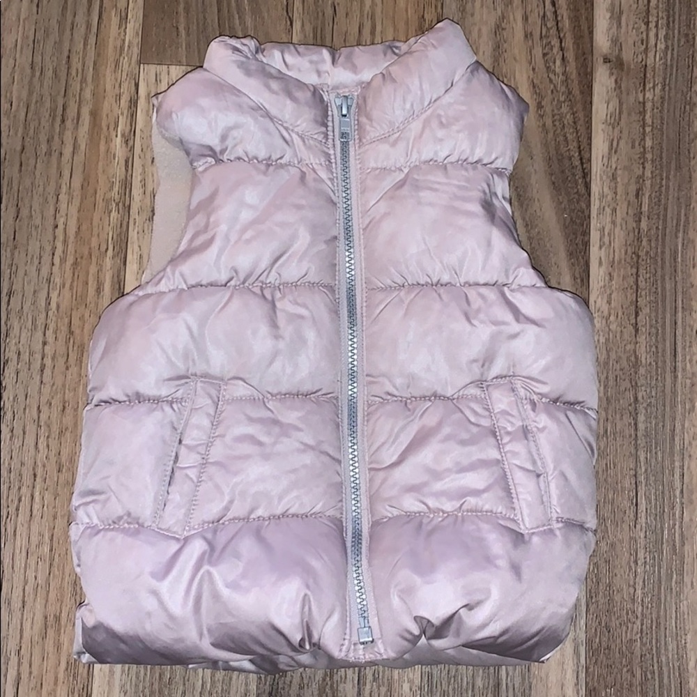 Old Navy Vest - Frost Free ❄️